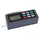 可測量多種機加工零件的表面粗糙度，根據(jù)選定的測量條件計算相應的參數(shù)，在液晶顯示器上清晰地顯示出來。多參數(shù)測量：Ra、Rz、Rq、Rt;高精度電感傳感器;RC、PC- RC、GAUSS、D-P四種濾波方式.
