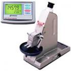 阿貝折射儀適用于衡量液體及固體樣本，例如玻璃片、塑料玻璃、塑料片與其它固態(tài)膠卷。
