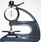 CH系列測厚儀：它可分為A，B，C，S等型號及手式，臺式等各種規(guī)格.A型是測量硫化橡膠和塑料制品的厚度；B型是測量乳膠的厚度；S型可用于塑料厚度的測量；C型多頭測厚儀用于電線電纜等特殊規(guī)格橡塑材料厚度的測量。
