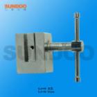 SJJ-12實(shí)驗(yàn)夾具 ,適用范圍：膠帶、PCB、粘著膠帶等材料的剝離力測試。 最大負(fù)荷：500N
 
