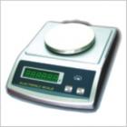 YP16001電子天平,具備多種計(jì)量單位轉(zhuǎn)換，記數(shù)功能及動(dòng)物稱重功能。交直流兩用，便于攜帶和野外操作。可裝置RS232C 輸出接口。稱量范圍:0-1600g.可讀性:100mg.稱盤尺寸:ф145×178 mm.電源:交直流電兩用