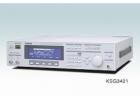 KSG3421 對應于RDS（歐洲）／RBDS（美國）. 備有使多臺KSG3421／KSG3420的EON連動的功能. 可保存100類設(shè)定數(shù)據(jù)，并可指定范圍依次使設(shè)定內(nèi)容循環(huán). 標準搭載有GPIB／RS-232C的接口. 帶立體聲調(diào)制功能 
 