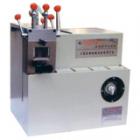 QG-3A型試樣切割機(jī)是用于切割一般金相、巖相試樣材料，機(jī)內(nèi)設(shè)有冷卻通道及開(kāi)關(guān)在切割時(shí)可通入配置好的冷卻液來(lái)帶走在切割中所產(chǎn)生的熱量，避免試樣過(guò)熱而燒傷組織。最大切割寬度：60mm
最大切割高度：80mm.最大切割面直徑：Φ50mm.砂輪片規(guī)格：250×2.0×32mm.電動(dòng)機(jī)：y90L-2 2.2kw
