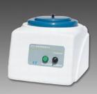  P-1型金相試樣拋光機適用于對經磨光后的金屬材料進行拋光，可獲得光亮如鏡的金屬表面，供在顯微鏡下觀察與測定金相組織。拋盤直徑 ?200mm.拋盤轉速 1400r/min.電動機 180w  220V 50Hz 
