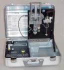 便攜式1140型航空油料水分離指數(shù)儀;基于產(chǎn)品質(zhì)量控制的目的，需要根據(jù)所測(cè)定的表面活性劑的多少來(lái)確定燃油的水分離特性;1140型便攜式航空油料水分離指數(shù)儀是一臺(tái)用于上述兩種檢測(cè)的測(cè)試儀器，也可以用來(lái)評(píng)估過(guò)濾分離器和白土處理環(huán)境的效率。