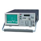 掃頻式超外差頻譜分析儀采用電掃描在頻率范圍內(nèi)調(diào)諧，其頻譜的頻率分量隨著時(shí)間依次采樣出來(lái)。所以，掃描調(diào)諧頻譜分析儀可以顯示周期信號(hào)和隨機(jī)信號(hào)。

AT5010B頻譜分析儀頻率超出1GHz(0.15~1050MHz)有粗調(diào)和細(xì)調(diào)調(diào)節(jié)中心頻率，加上100KHz／格~100MHz/格掃頻寬度選擇，組成簡(jiǎn)易的頻域測(cè)量。一個(gè)6寸CRT,8×10分格內(nèi)刻度LED顯示可選為中心頻率或標(biāo)記頻率讀數(shù)。
