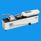 說(shuō)明： 
ADL端子拉力測(cè)試儀是我公司針對(duì)線束及電子行業(yè)研制開發(fā)的一種檢測(cè)設(shè)備，專用于檢測(cè)各種線束接線端子的拉脫力?？膳渲肗K、HF推拉力計(jì)和專用夾具，本儀器具有設(shè)備小巧、控制準(zhǔn)確、測(cè)量精度高、試件裝夾方便、操作簡(jiǎn)單等特點(diǎn)，是線束生產(chǎn)廠家確保產(chǎn)品質(zhì)量的理想設(shè)備。
