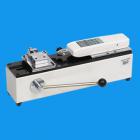 說明： 
AMH手動(dòng)臥式測試臺適配國產(chǎn)和進(jìn)口 NK 、NLB 、ALB等系列指針式推拉力計(jì)和 HF 系列數(shù)顯式推拉力計(jì)作拉壓負(fù)荷、插拔力測試等工作。 
