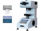 儀器免除了查表的麻煩，將測(cè)微目鏡測(cè)得的對(duì)角線長(zhǎng)度輸入程序，即直接在LCD顯示屏顯示硬度值，并由內(nèi)置打印機(jī)打印測(cè)量數(shù)據(jù)：最大值，最小值，分散度，平均值和均方差等。 

