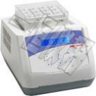 產(chǎn)品特點(diǎn)：

●即時(shí)溫度顯示、時(shí)間遞減顯示。

●自動(dòng)故障檢測(cè)及報(bào)警功能，蜂鳴器報(bào)警提示功能。

●便捷的模塊更換，便于清潔與消毒。

●內(nèi)置超溫保護(hù)裝置，具有中斷暫停功能。

●透明機(jī)蓋防止實(shí)驗(yàn)誤差。

