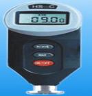 主要特點(diǎn)

u具有最大值鎖存、平均值自動(dòng)計(jì)算及欠壓報(bào)警功能

u與本機(jī)攜帶的海寶公司RS232通訊電纜連接，能與計(jì)算機(jī)進(jìn)行數(shù)據(jù)通訊

u具有自動(dòng)關(guān)機(jī)功能

u與邵氏硬度測(cè)試臺(tái)連接后能進(jìn)行更高精度的測(cè)量

u電源：3×1.55V扣式電池 4.5V交直流電源適配器

u基本配置： 1、扣式電池三節(jié) 2、選購(gòu)件：SAC-J硬度計(jì)測(cè)試架,4.5V交直流電源適配器,RS232通訊電纜